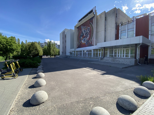 Снять  помещение свободного назначения