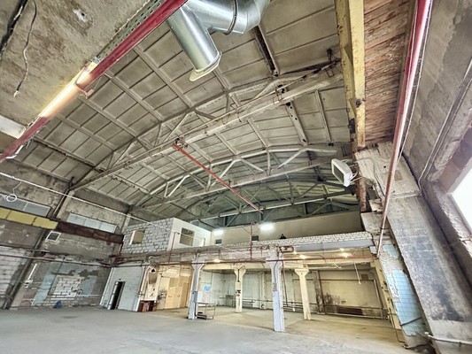 Снять  помещение свободного назначения